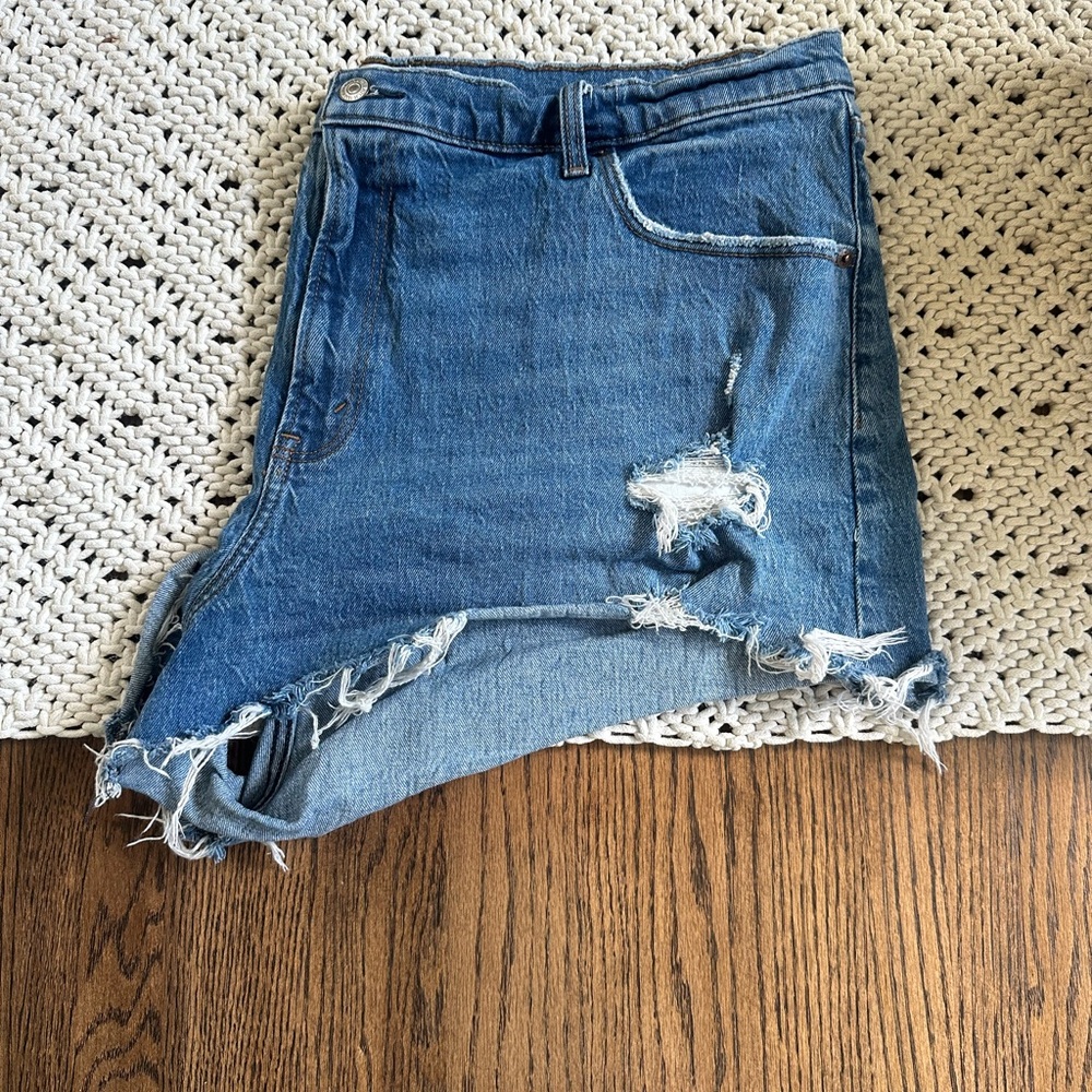 Abercrombie & Fitch The Mom High Rise Shorts
